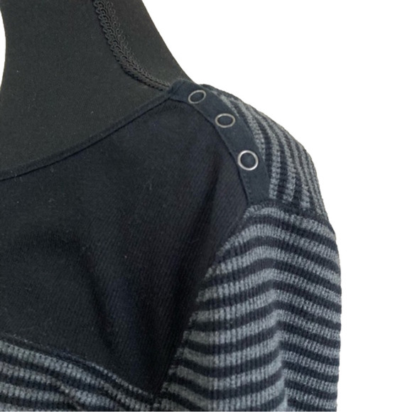Eddie Bauer black & gray striped cotton blend boat neck long sleeve tee.… - Picture 4 of 9